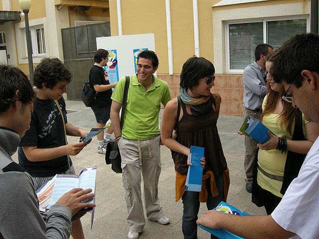 Los alumnos de la UCAM reciben información sobre el Programa Municipal de Jóvenes Voluntarios para la Cooperación - 1, Foto 1