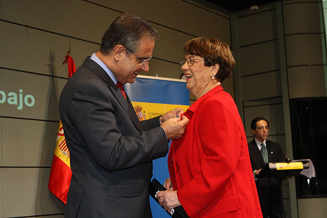 Julia Bascuñana recibe la Medalla de Oro al Mérito en el Trabajo - 1, Foto 1