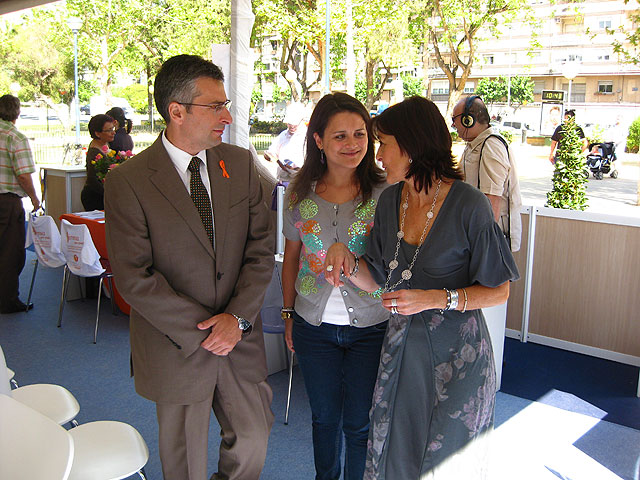 María Dolores Sánchez visita la exposición Reumasalud en el Malecón - 1, Foto 1