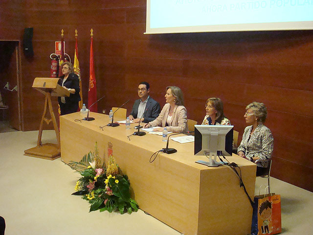 Lourdes Méndez(PP): “La crisis se está cebando con las familias españolas por la falta de medidas de Zapatero” - 1, Foto 1