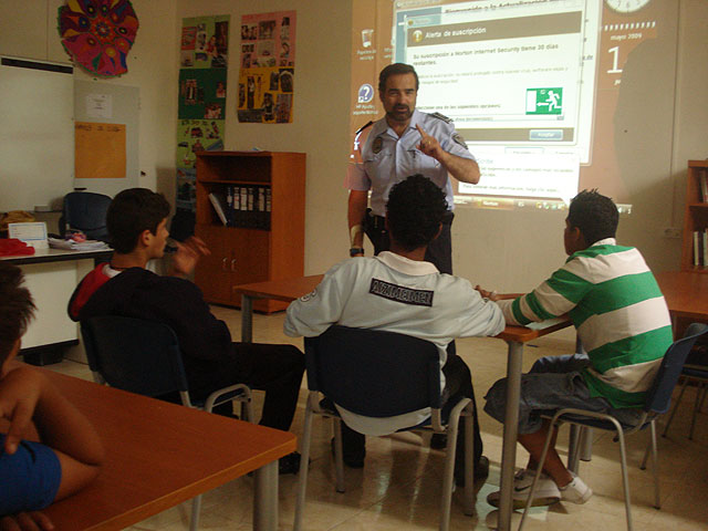 Los alumnos del Aula Ocupacional participan en diversos talleres formativos, Foto 2