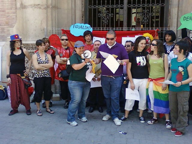 El 17 de mayo el Colectivo NO TE PRIVES vistió de colorido y alegría la Plaza de Santo Domingo - 1, Foto 1