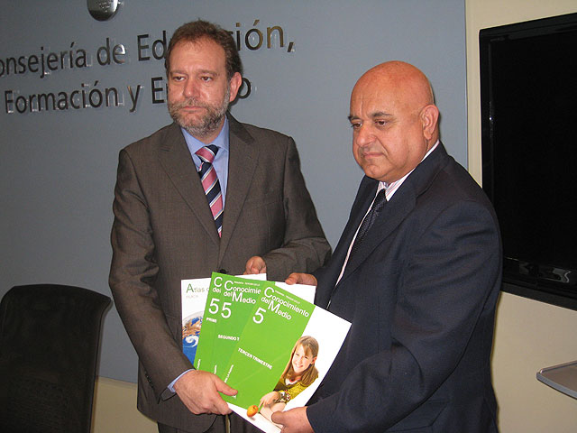 Educación fracciona los libros de texto para aliviar el peso en las mochilas de los escolares - 1, Foto 1