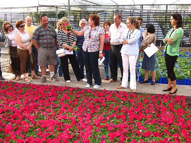 Un centenar de personas aprende jardinería y participa en el concurso de balcones - 3, Foto 3