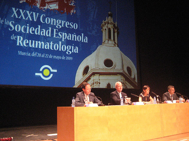 El Alcalde agradece a la Sociedad Española de Reumatología el esfuerzo por acercar la medicina a los ciudadanos - 1, Foto 1