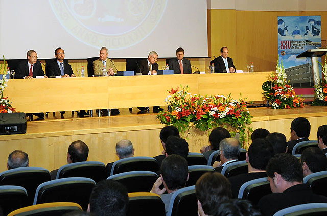 Valcárcel reitera su compromiso con la Universidad de Murcia en los actos del XXV aniversario de la Facultad de Informática - 4, Foto 4