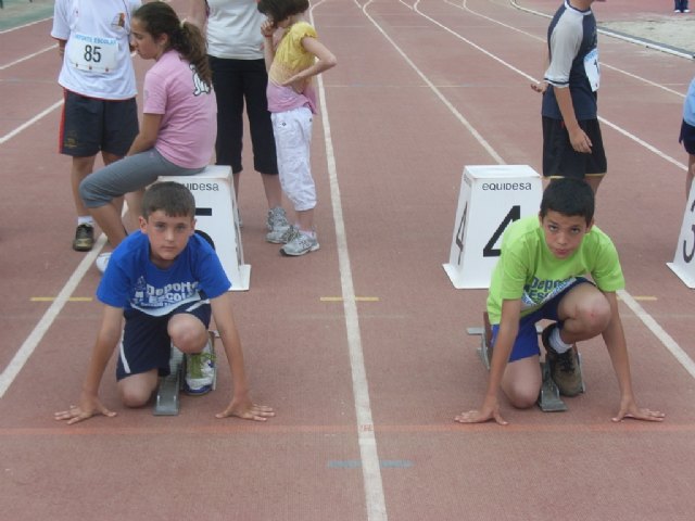 Un total de veinte escolares de Totana participan en la Final Regional de Atletismo de Deporte Escolar, Foto 2