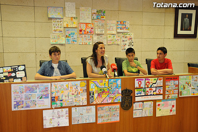 La concejal de Educacin entrega los premios del concurso de cmics contra el absentismo escolar - 14