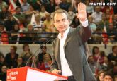 Zapatero se reserva para el cierre mientras Rajoy quema cartuchos en Murcia