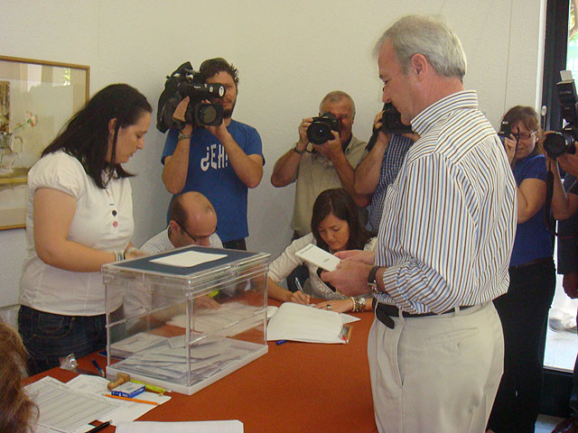 Valcárcel confía en la alta participación de los murcianos en estas elecciones - 1, Foto 1