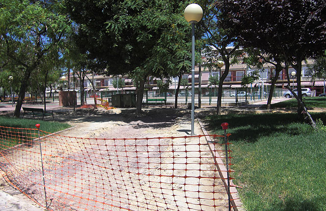 PSOE: Continúa la remodelación de jardines municipales gracias al Fondo ZP - 1, Foto 1