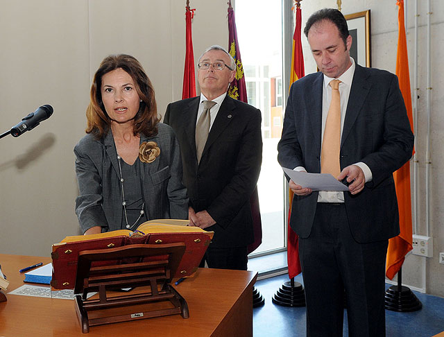 La profesora Pilar Montaner tomó posesión como decana de la Facultad de Economía - 1, Foto 1