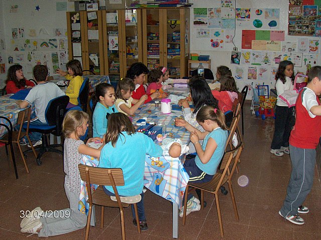 El proyecto de Dinamización Social de Barrios de “El Candil” clausura el curso con una fiesta de despedida de verano, Foto 1