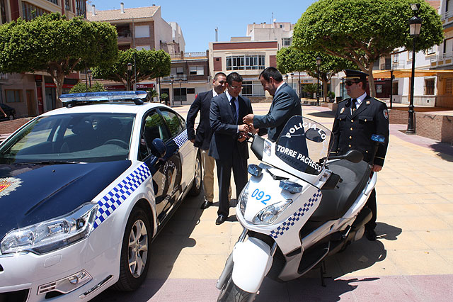La Comunidad entrega a la Policía Local de Torre Pacheco un nuevo coche patrulla y dos motocicletas - 1, Foto 1