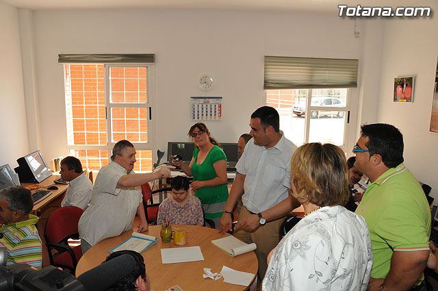 La directora general de Personas con Discapacidad del IMAS visita las dependencias municipales destinadas a colectivos de discapacitados - 1