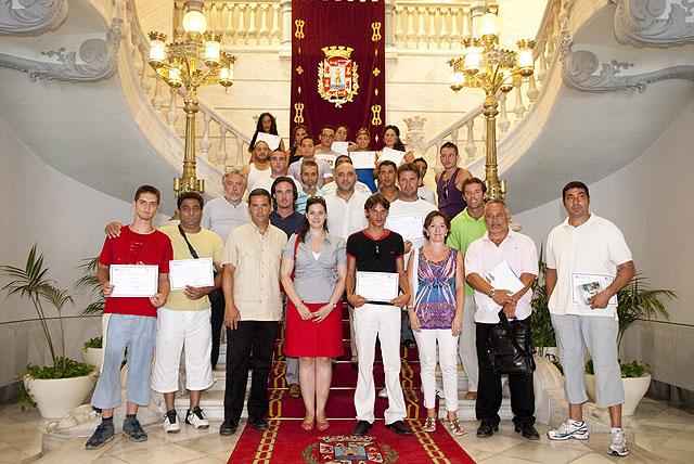 Diplomas para los 24 alumnos de los talleres ocupacionales de la Barriada Virgen de la Caridad - 2, Foto 2