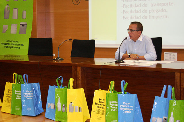 La Comunidad presenta el proyecto ‘Tribolsa’ para fomentar la separación de residuos domiciliarios en origen - 1, Foto 1