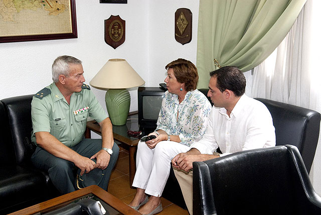 La alcaldesa muestra la solidaridad de Cartagena a la Guardia Civil - 3, Foto 3