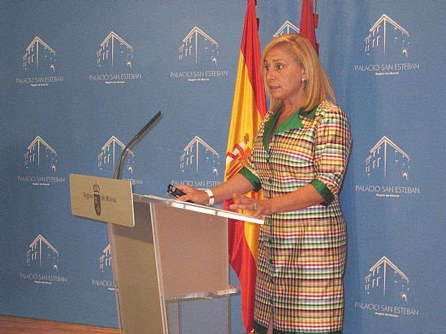 María Pedro Reverte presenta en rueda de prensa los resultados del II Estudio sobre el nivel de satisfacción de los ciudadanos con los servicios de atención al público de la Administración regiona, Foto 1