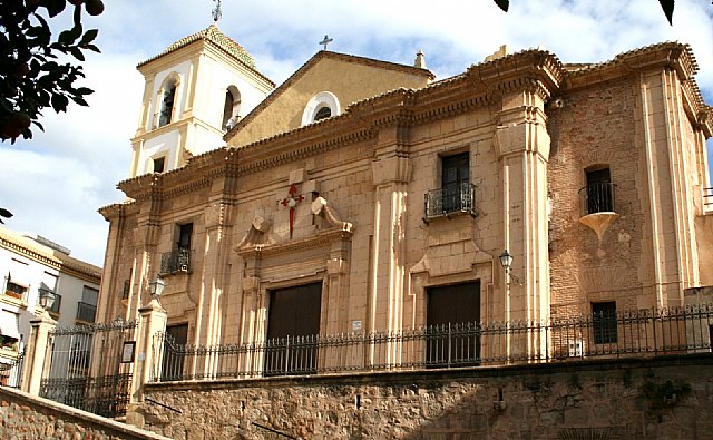 Obras Públicas financia la restauración de las fachadas de la casa parroquial y el atrio de la iglesia de Santiago de Lorca - 1, Foto 1