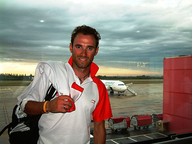 Alejandro Valverde en el aeropuerto de Lieja , Foto 1