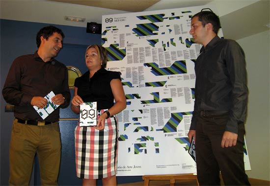 Pedro Alberto Cruz y Verónica López, con el director del Laboratorio de Arte Joven, Sergio Porlán, durante la presentación de la programación del LAB, Foto 1