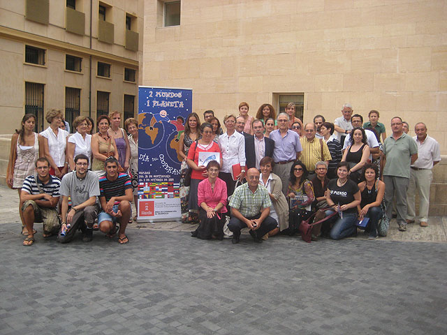 Murcia rinde homenaje a las personas que trabajan en países en vía de desarrollo - 2, Foto 2