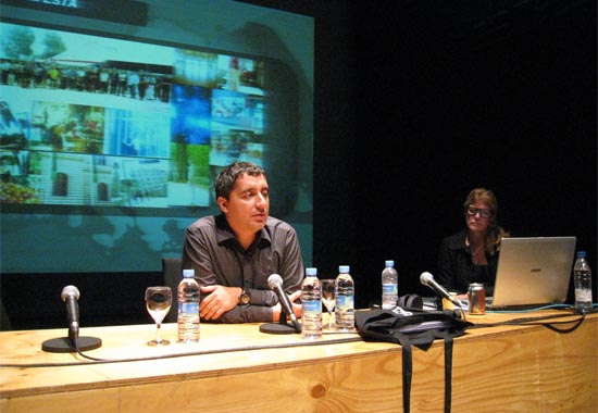  Pedro Alberto Cruz, y la directora de International Foundation Manifesta, Hedwig Fijen, en la conferencia impartida esta tarde en el Centro Párraga, Foto 1