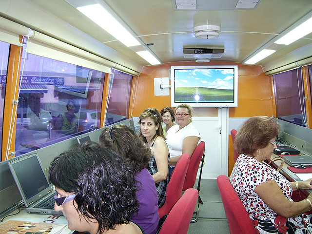 Talleres de formación en nuevas tecnologías e iniciación a la informática para fomentar la igualdad en Torre-Pacheco - 2, Foto 2