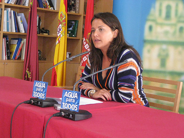 Imagen de la Concejal de Juventud y Empleo, María Dolores Sánchez, durante la rueda de prensa de la Junta de Gobierno, Foto 1