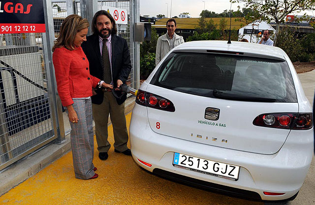 La Universidad de Murcia inaugura un surtidor de gas licuado para el repostaje de vehículos híbridos - 1, Foto 1