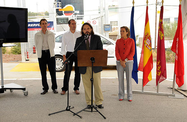 La Universidad de Murcia inaugura un surtidor de gas licuado para el repostaje de vehículos híbridos - 2, Foto 2