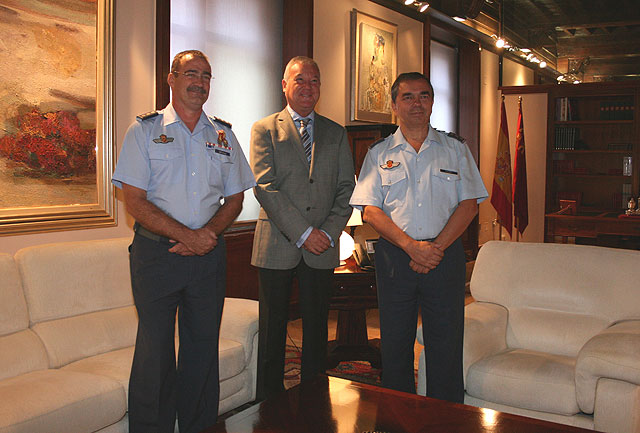 El presidente de la Comunidad recibe al nuevo coronel director de la Academia General del Aire - 1, Foto 1