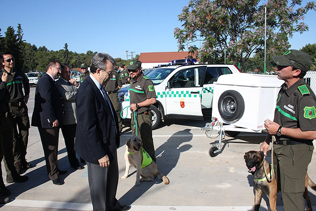 Imagen de archivo del consejero Antonio Cerdá durante una demostración de detección de cebos envenenados por la Unidad Canina, celebrada en el Parque Regional El Valle, Foto 2