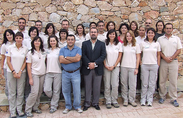 El director general de Patrimonio Natural y Biodiversidad, Pablo Fernández, junto a técnicos de su departamento y miembros del equipo de informadores de la Red de Espacios Naturales Protegidos, Foto 1