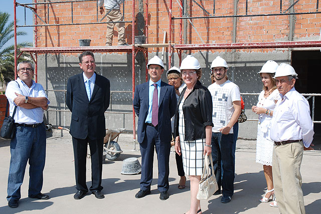 El consejero de Política Social, Mujer e Inmigración, Joaquín Bascuñana visita las obras del nuevo Centro de Atención Temprana de Aidemar, en San Javier, Foto 1