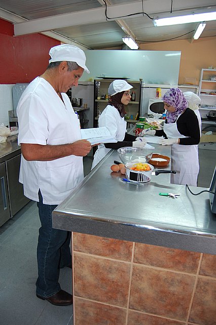 Lorquí está impartiendo un curso gratuito de cocina para inmigrantes - 3, Foto 3