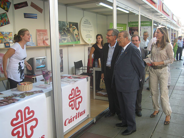 La Plaza de Santo Domingo y la Avenida Alfonso X acogen hasta mañana la Feria de ONG´D - 1, Foto 1