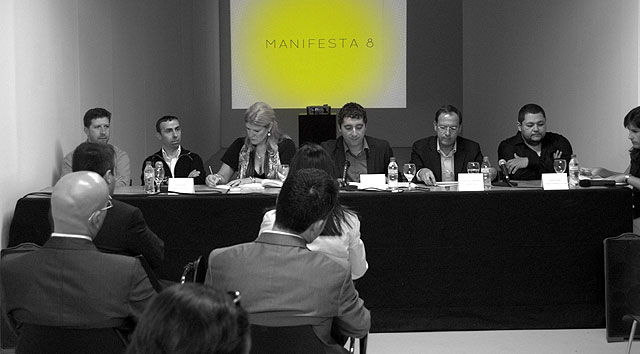  El consejero de Cultura y Turismo, Pedro Alberto Cruz (3d), junto a la directora de Internation Foundation Manifesta, Hedwing Fijen (3d), el alcalde de Murcia, Miguel Ángel Cámara (2i), y los directores de equipo de comisarios Vit Havránek (1i), Khaled Ramaddam (2i) y Bassam El Baroni ((1d), Foto 1