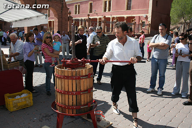 Numerosos visitantes se trasladaron al mercadillo artesano de La Santa - 1, Foto 1