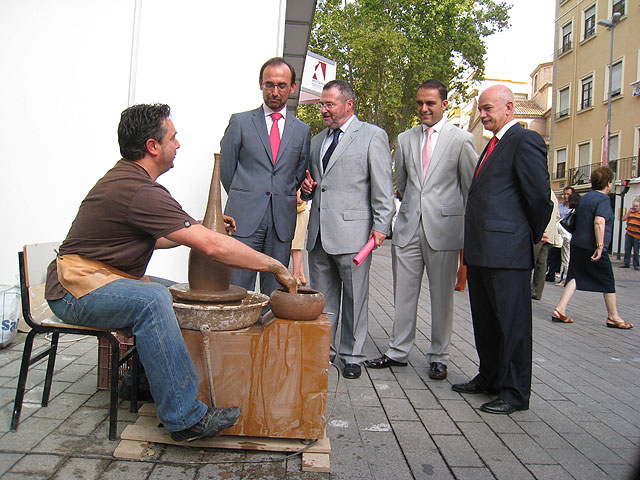 El consejero de Universidades, Empresa e Investigación, Salvador Marín, junto a los directores generales de Comercio y Artsanía, Julio José Lorenzo, Industria, Energía y Minas, José Francisco Puche, y Universidades y Política Científica, Eduardo Osuna, Foto 1