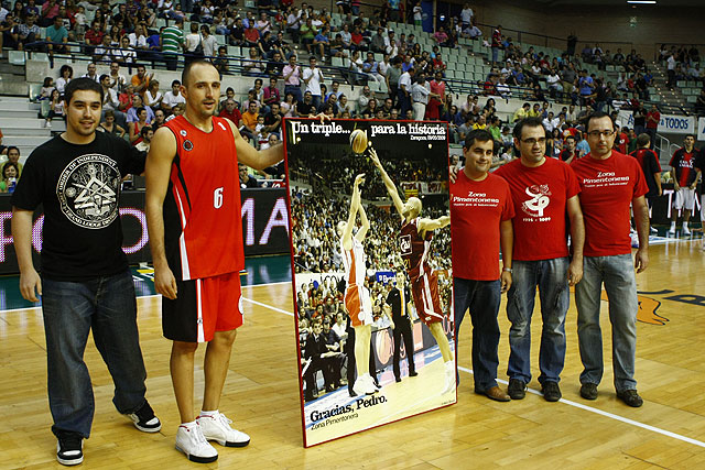 Zona Pimentonera homenajea a Pedro Robles - 1, Foto 1