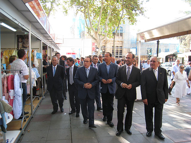 Comienza la Feria Outlet de Murcia en la que 102 comercios ofrecen durante cuatro días ‘Toda la moda a precios superrecortados’ - 1, Foto 1