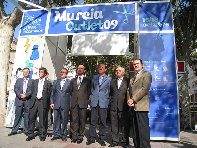 Comienza la Feria Outlet de Murcia en la que 102 comercios ofrecen durante cuatro días ‘Toda la moda a precios superrecortados’ - 2, Foto 2