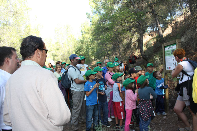 El Alcalde estrena el primer sendero familiar de la Región, denominado Miguel Ángel Cámara Botía por sus promotores - 2, Foto 2