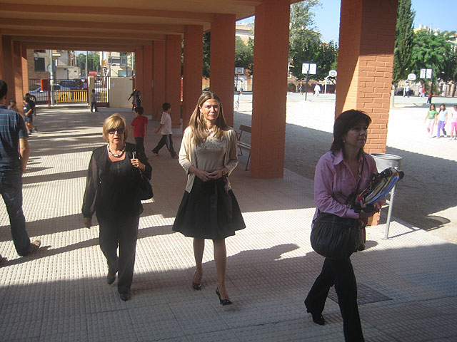 Megía visita el CP Fernández Caballero para ver el estado del centro tras las obras de verano - 1, Foto 1