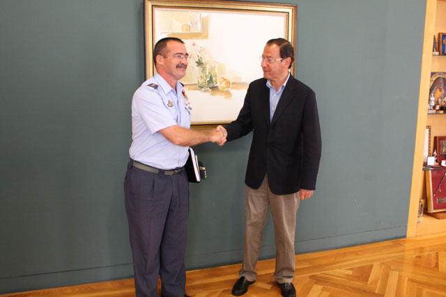 El Alcalde recibe al Coronel Director de la Academia General del Aire - 1, Foto 1