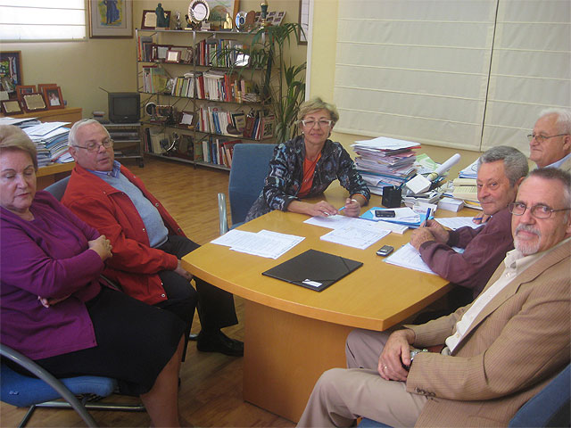 Pelegrín se reúne con la Federación de Centros de Mayores para abordar el programa de cursos formativos de 2010 - 1, Foto 1