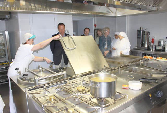 El Alcalde visita la Residencia de las Hermanitas de los Pobres en la que tienen su hogar las personas desfavorecidas - 3, Foto 3