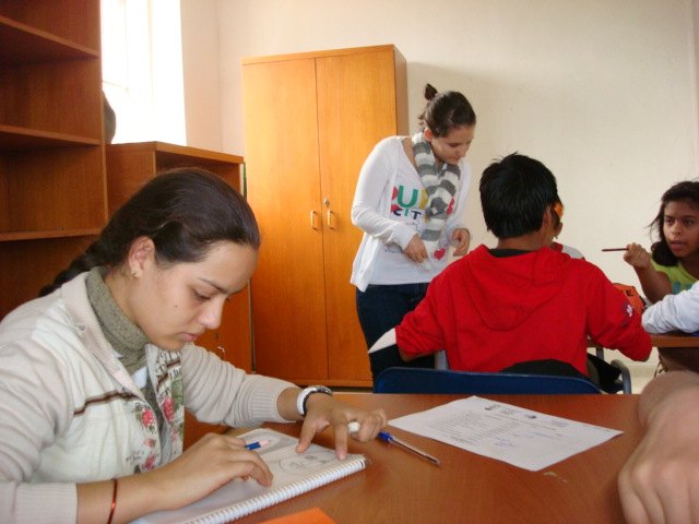 Los usuarios del programa de Integración socioeducativa de menores y jóvenes en situación o riesgo de exclusión social” realizan un taller de técnicas de cooperación grupal, Foto 1